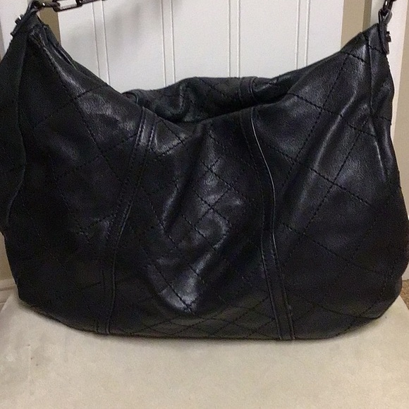 Tory Burch quilted leather purse with gun metal chain strap. - Picture 2 of 12